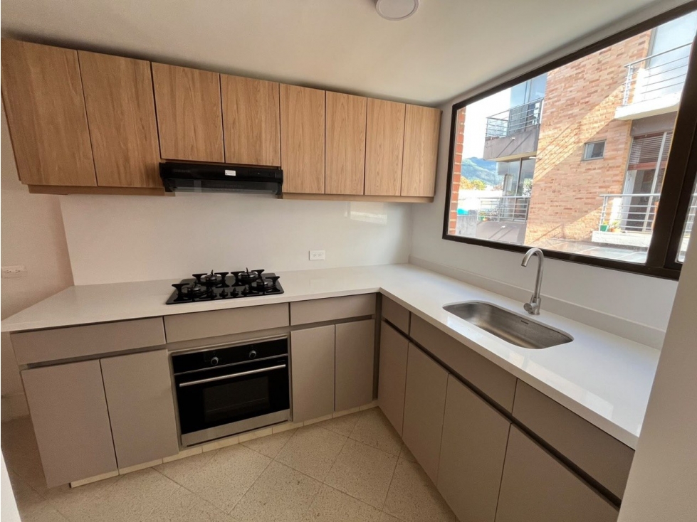 Apartamento en Arriendo Chico Navarra — foto 4