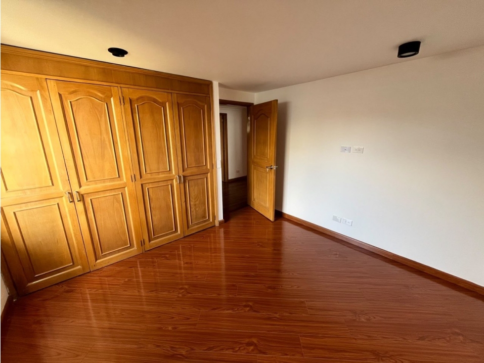 Apartamento en Arriendo Chico Navarra — foto 6