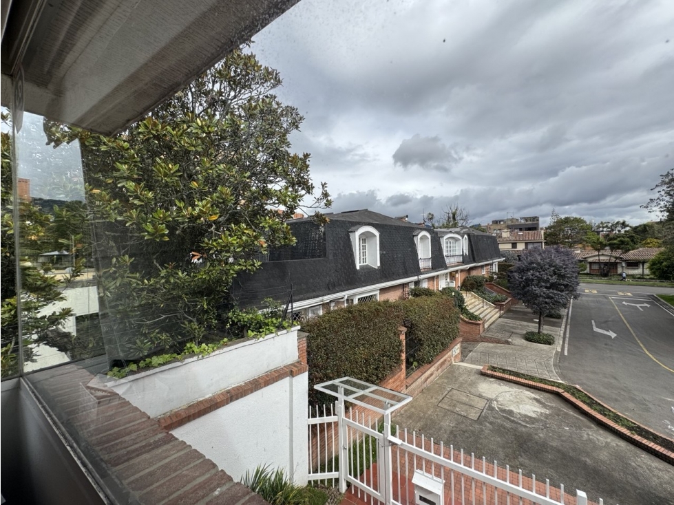 Vendo en Casa de 260 m2 Calleja Alta