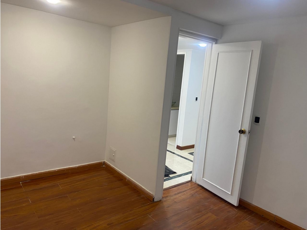 Apartamento venta alhambra — foto 3