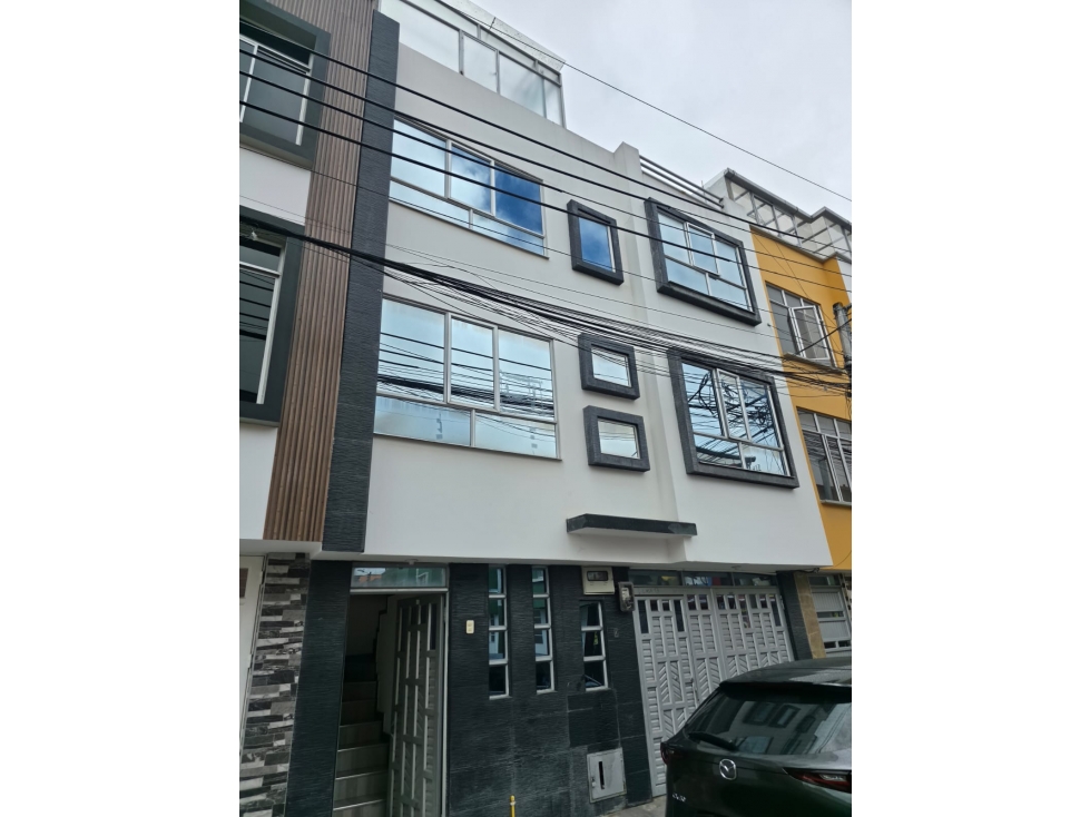 CASA EN VENTA CON 3 APARTAMENTOS Y TERRAZA SECTOR ALTAMIRA