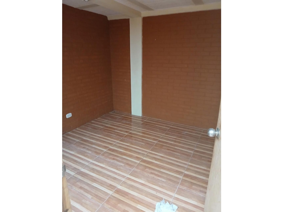 VENDO CASA EN CAMINOS DE ARAGON 1 - 2