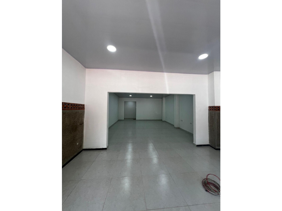 ARRIENDO LOCAL COMERCIAL EN LA MURILLO
