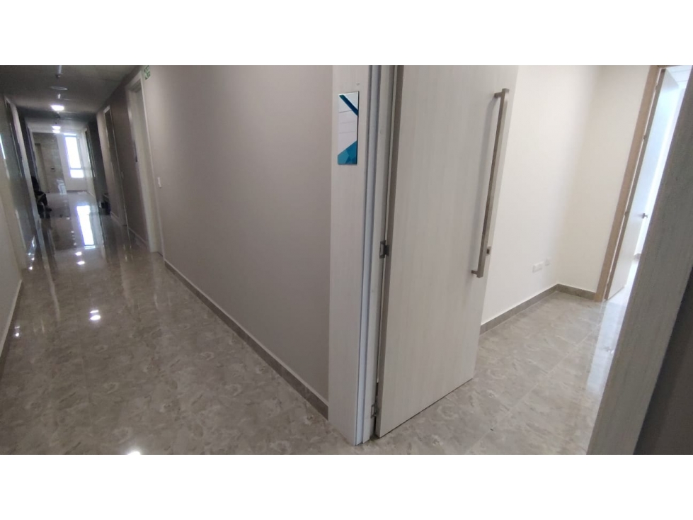 ARRIENDO CONSULTORIOS SECTOR PORTO AZUL canon+adm+IVA