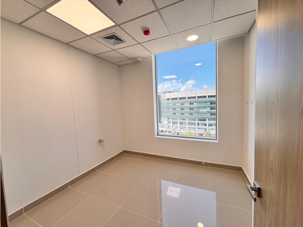 ARRIENDO CONSULTORIOS SECTOR PORTO AZUL canon+ Admon+ IVA
