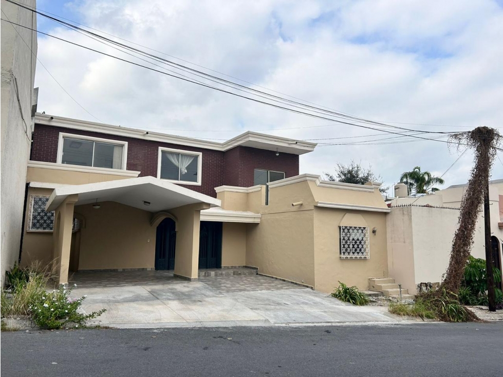 CASA EN VENTA CUMBRES 3ER. SECTOR