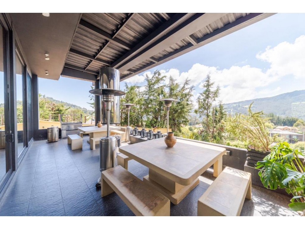 AG64- MODERNA CASA CON PISCINA EN CONDOMINIO SIKASUE
