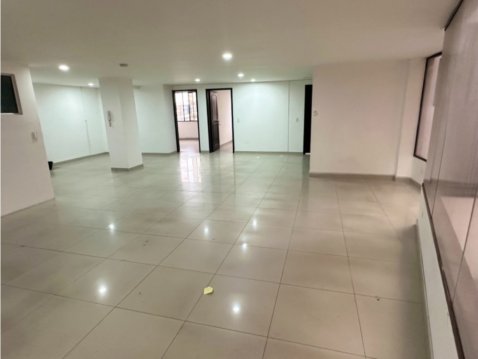 MM218 - VENTA OFICINA CHICO