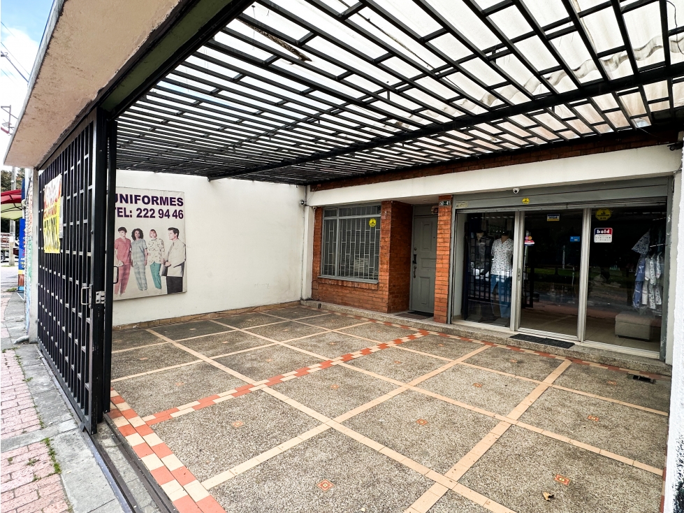 MM240 - CASA EN LA ESMERALDA USO MIXTO