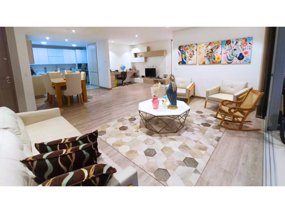 Apartamento en venta en Envigado, con 3 parqueaderos y súper vista