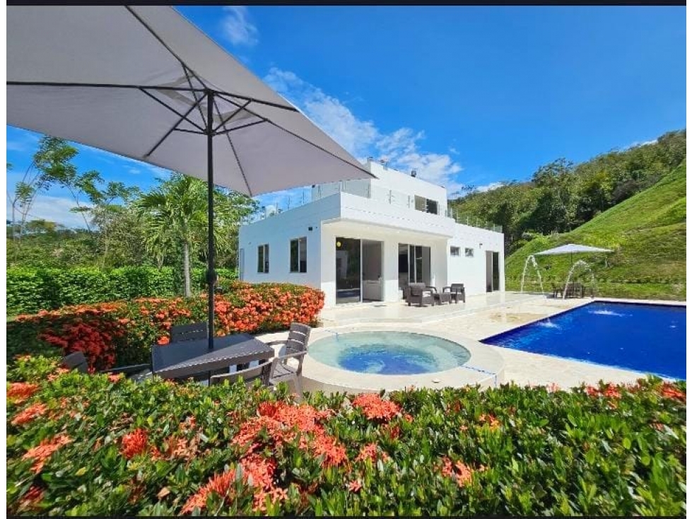 Venta casa campestre en Sopetrán amoblada con piscina y jacuzzi