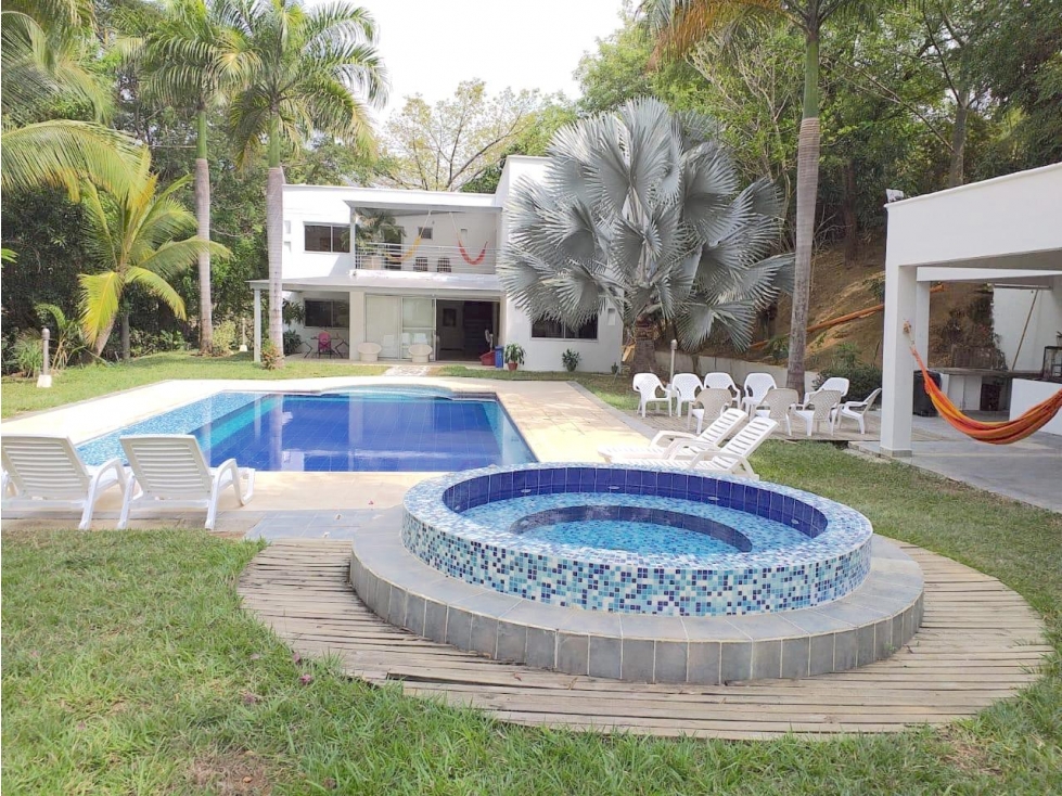 Venta casa campestre en Santa Fé para familias grandes con lote amplio