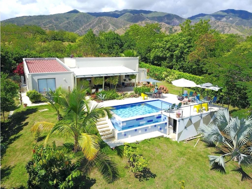 Venta casa campestre Santa Fe cerca al parque, piscina y energía solar