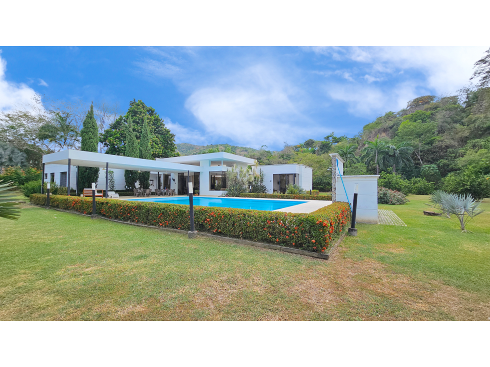 Venta casa campestre Santa Fe de Antioquia, gran lote y 7000 m² planos