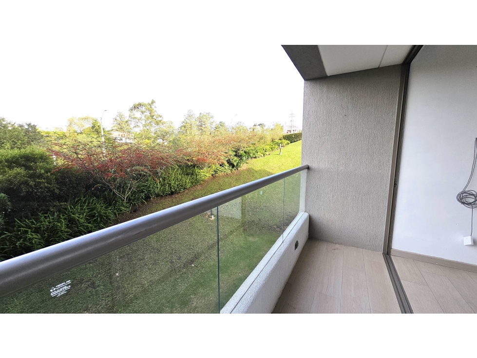 Venta apartamento en Rionegro, acogedor, con balcón y vista exterior — foto 2