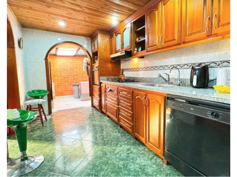 Casa en Venta en Chía, Cundinamarca amplia, esquinera y con patio. — foto 6