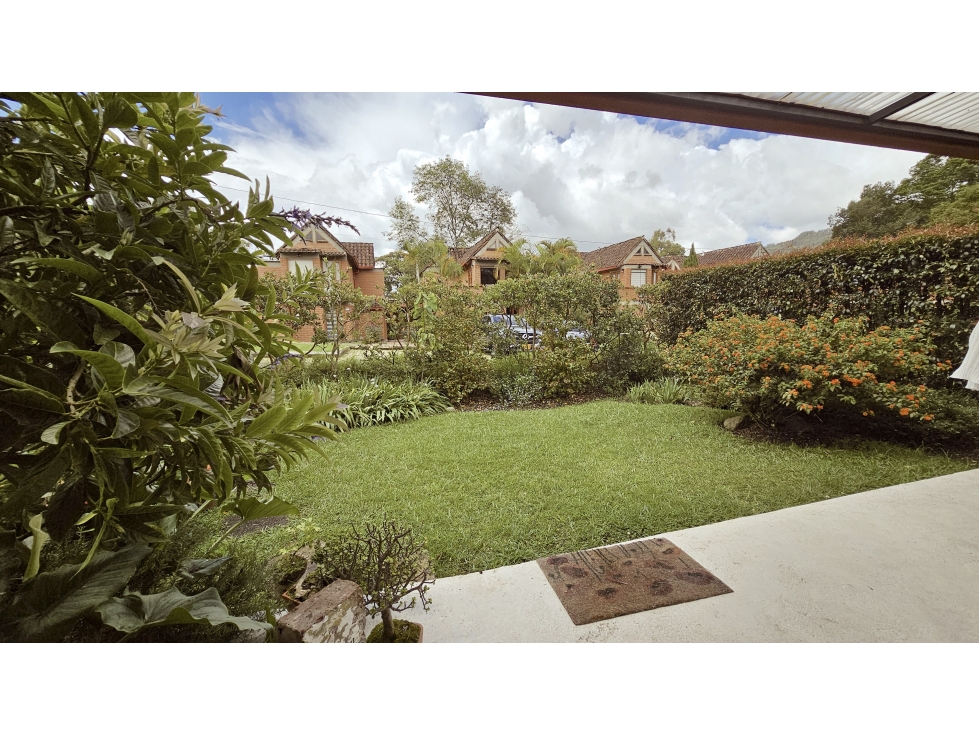 Venta de casa en El Retiro con jardín y terraza, urbanización segura — foto 6