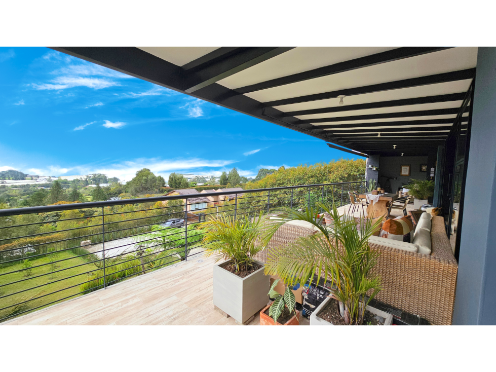 Venta casa campestre en La Ceja con vista preciosa y hermosos jardines — foto 3