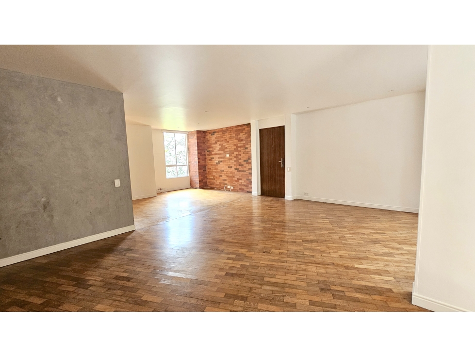 Venta apartamento en El Poblado, con terraza y para reformar
