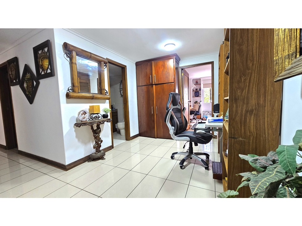 Apartamento en Venta El Poblado, Medellín. Amplio y sin ruido urbano. — foto 6