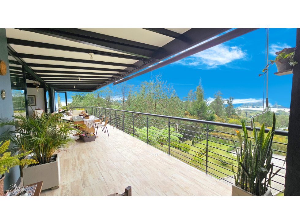 Venta casa campestre en La Ceja con vista preciosa y hermosos jardines — foto 4