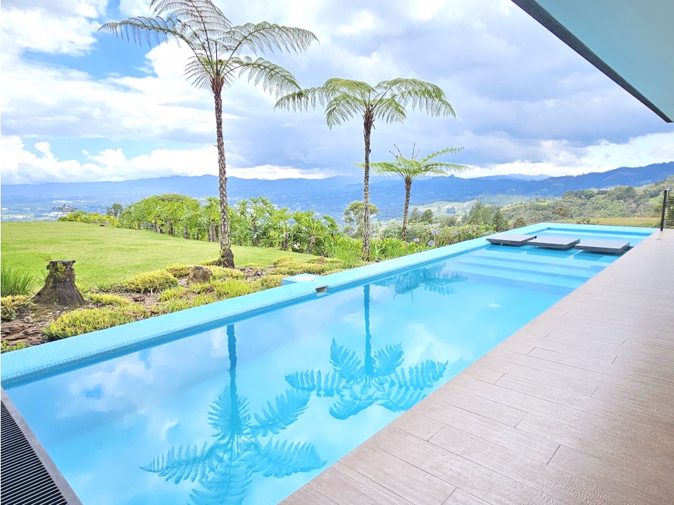 Venta Finca Luxury en Rionegro El Tablazo | Amoblada y con 2 caballos