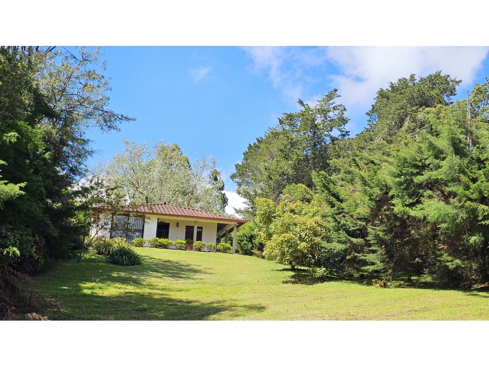 Venta de Finca en El Retiro, lote plano con casa y precio imperdible. — foto 2