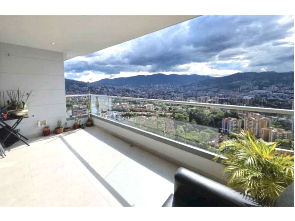 Apartamento en venta en Envigado, con 3 parqueaderos y súper vista — foto 3