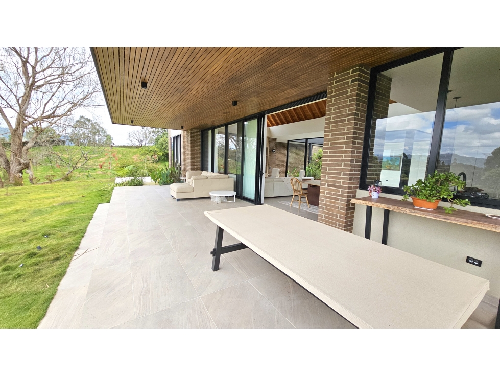 Venta de casa campestre en La Ceja con lote amplio y vista campestre — foto 5