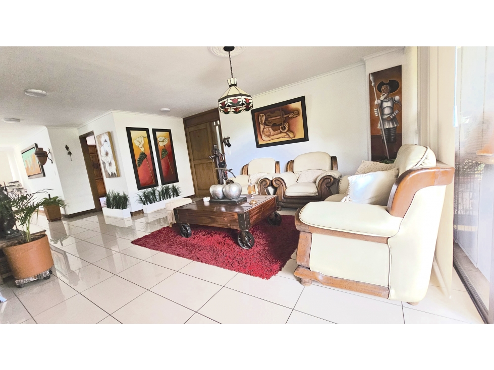 Apartamento en Venta El Poblado, Medellín. Amplio y sin ruido urbano. — foto 3