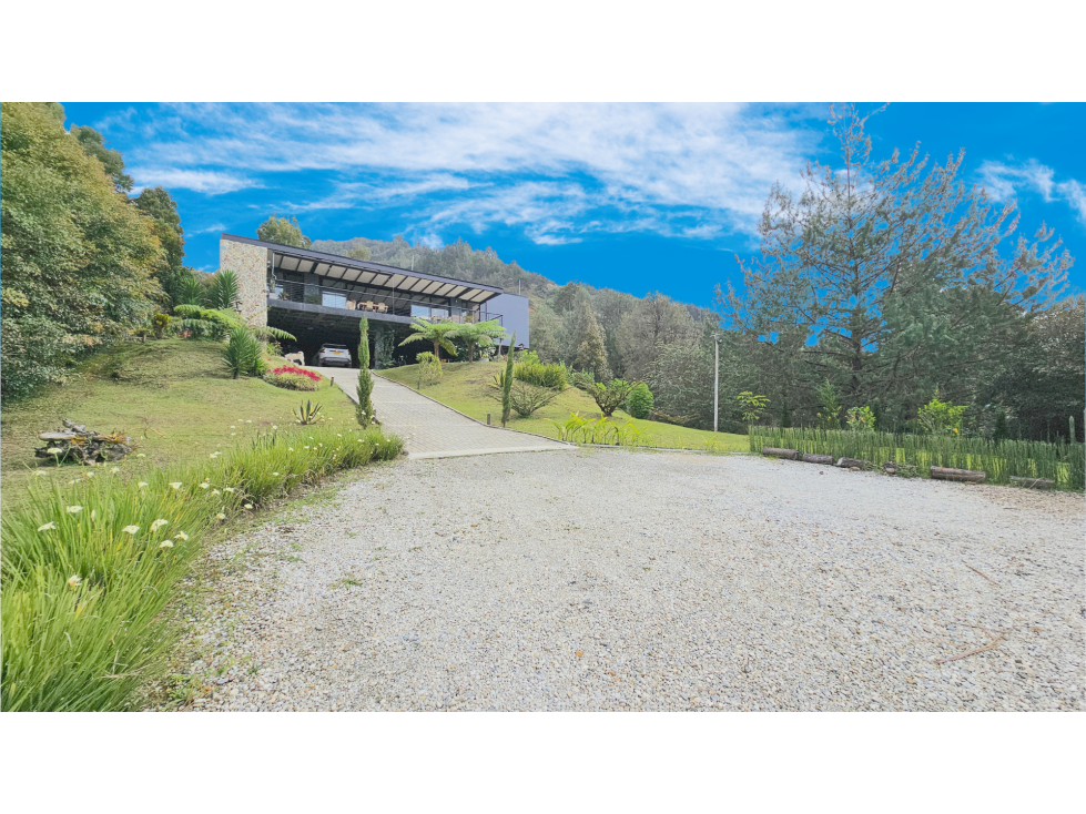 Venta casa campestre en La Ceja con vista preciosa y hermosos jardines — foto 6