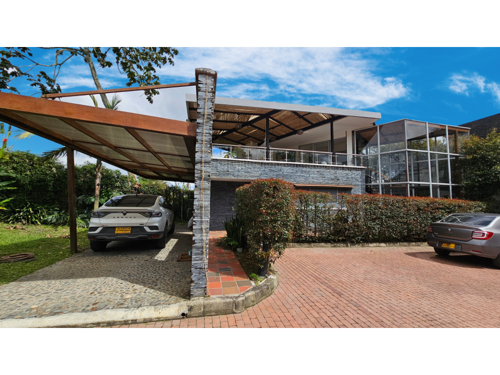 Venta de casa en La Ceja cerca al parque principal, en unidad cerrada