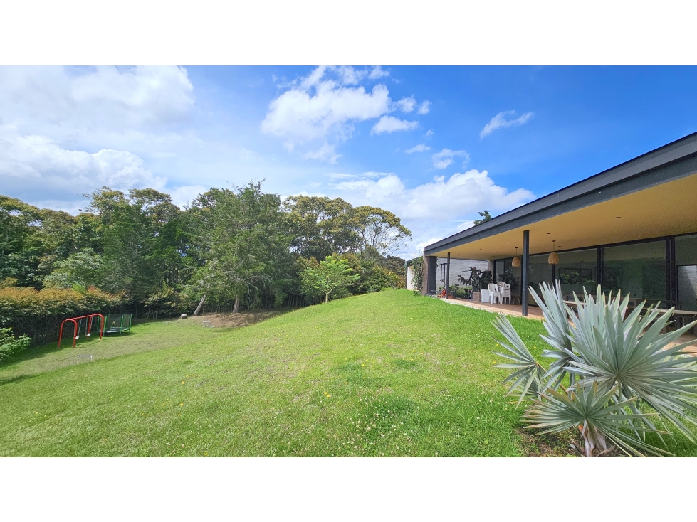 Venta casa campestre La Ceja, lujosa, diseño arquitectónico impactante — foto 2
