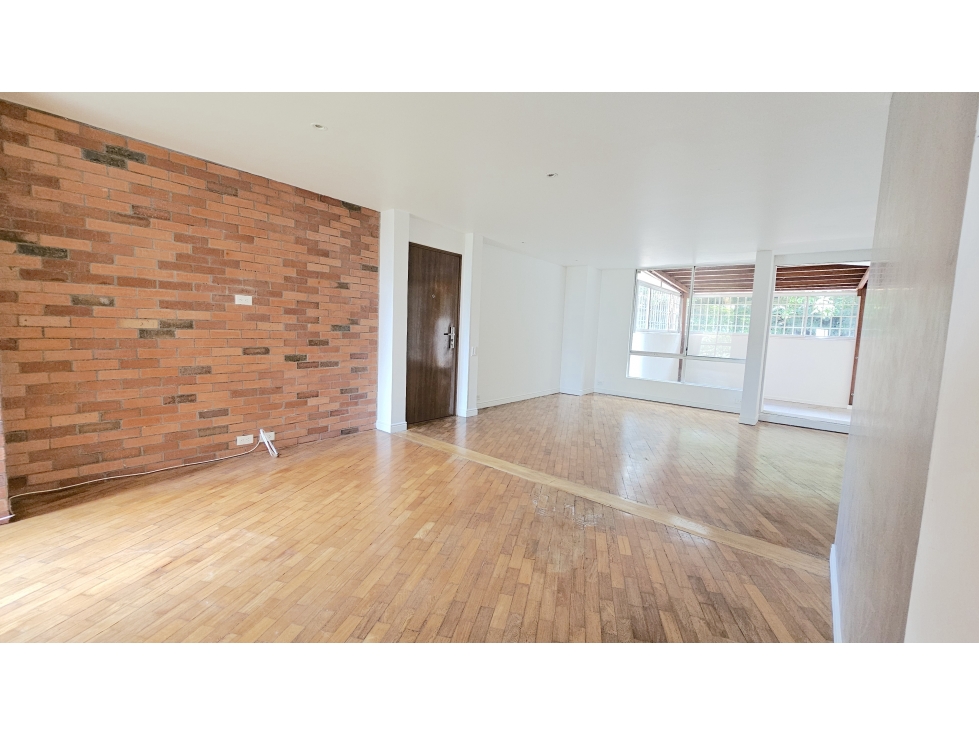 Venta apartamento en El Poblado, con terraza y para reformar — foto 2