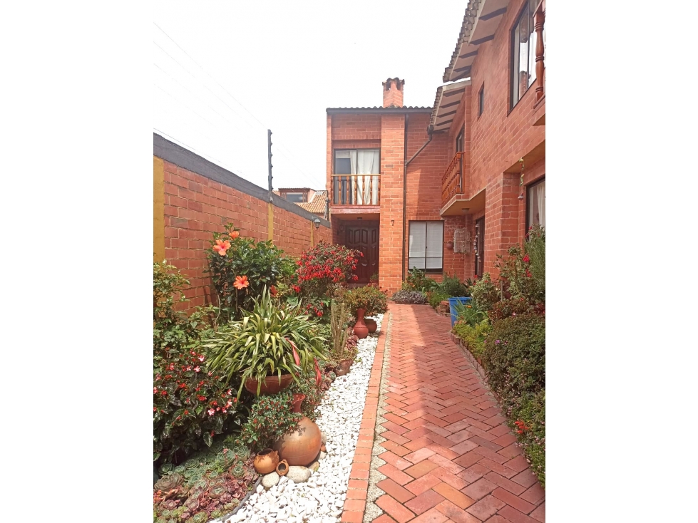 Casa en Venta en Chía, Cundinamarca amplia, esquinera y con patio. — foto 3