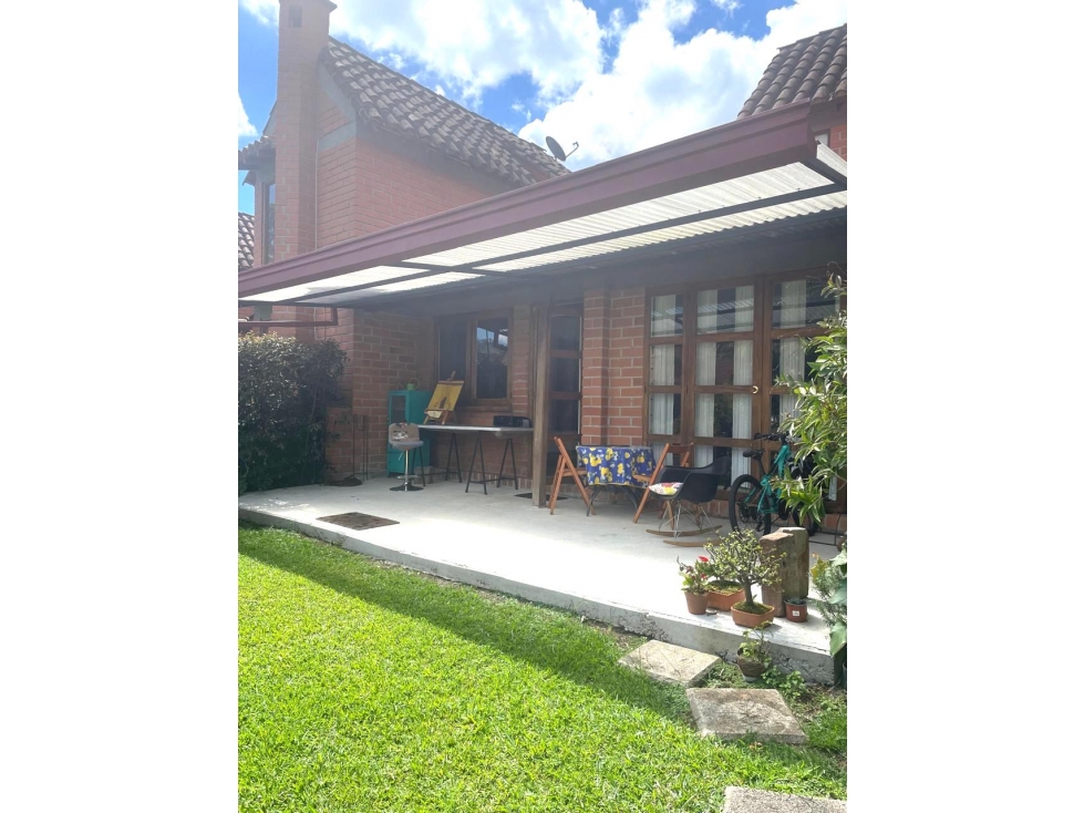 Venta de casa en El Retiro con jardín y terraza, urbanización segura — foto 3