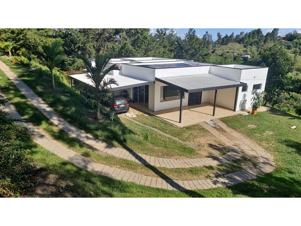 Venta casa campestre en Rionegro con 2 aptos en el mismo lote