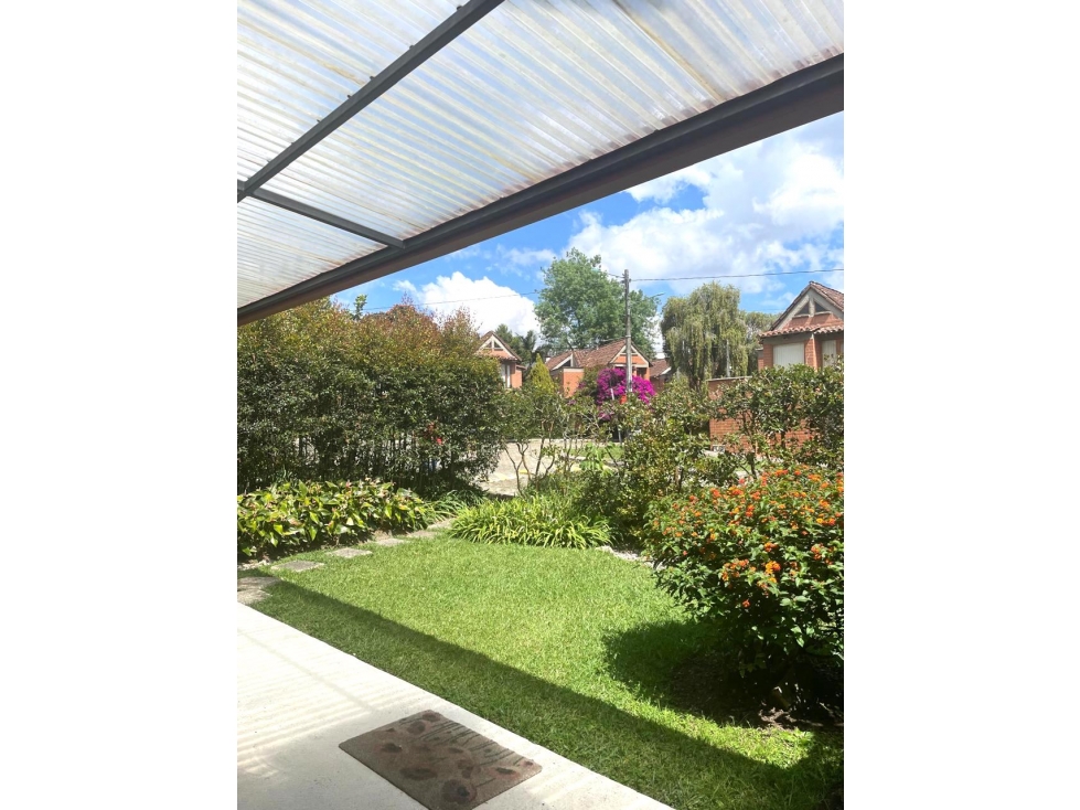 Venta de casa en El Retiro con jardín y terraza, urbanización segura — foto 4