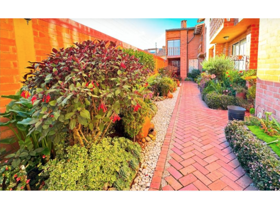 Casa en Venta en Chía, Cundinamarca amplia, esquinera y con patio.
