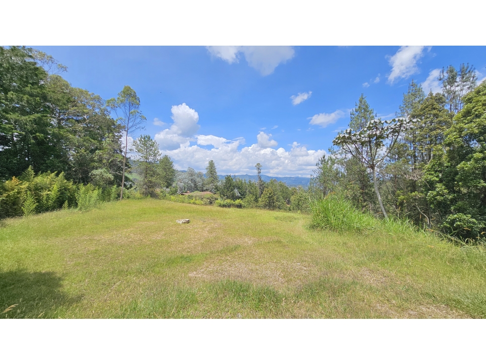 Lote en Venta El Retiro, unidad cerrada cerca al parque y muy privado.