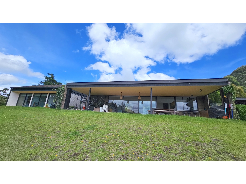Venta casa campestre La Ceja, lujosa, diseño arquitectónico impactante — foto 3