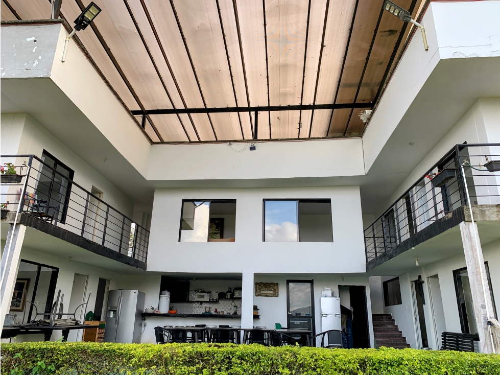 Venta de Finca/Hostal en el Peñol, con súper vista a la Represa - 2