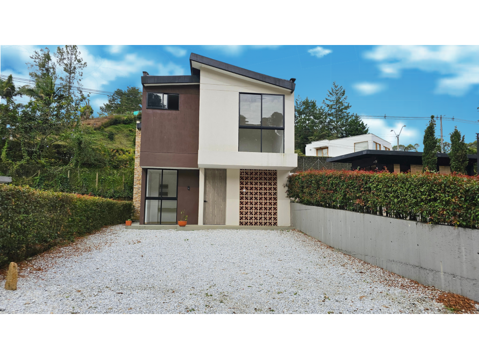 Venta de casa campestre en Rionegro con 4 alcobas y terraza