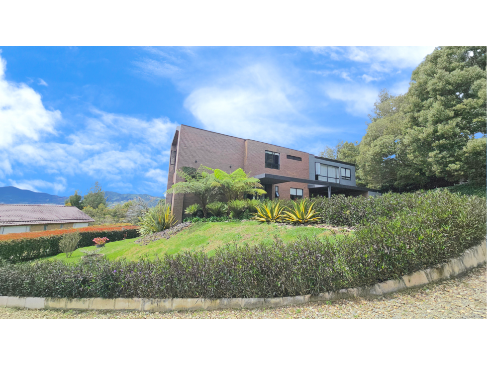 Venta casa campestre en La Ceja, exclusiva y moderna de alto nivel