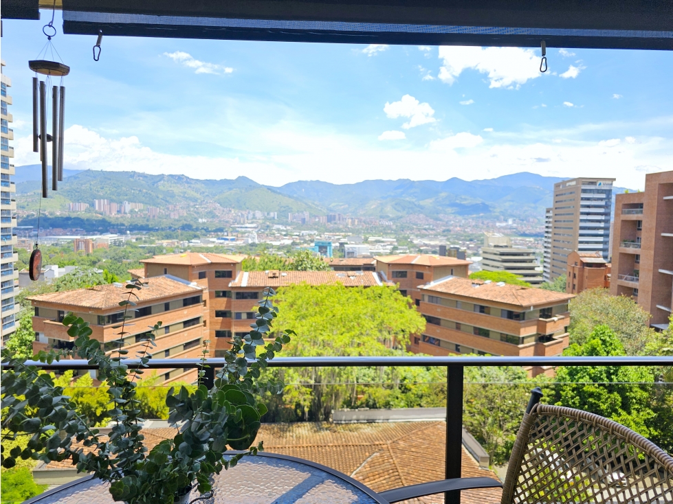 Venta apartamento en El Poblado, Castropol con vista y 3 parqueaderos