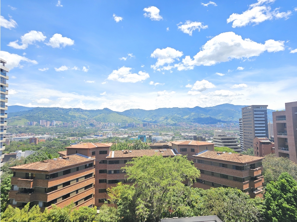Venta apartamento en El Poblado, Castropol con vista y 3 parqueaderos — foto 2