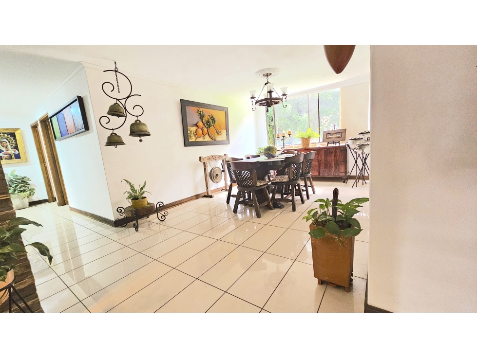 Apartamento en Venta El Poblado, Medellín. Amplio y sin ruido urbano. — foto 5