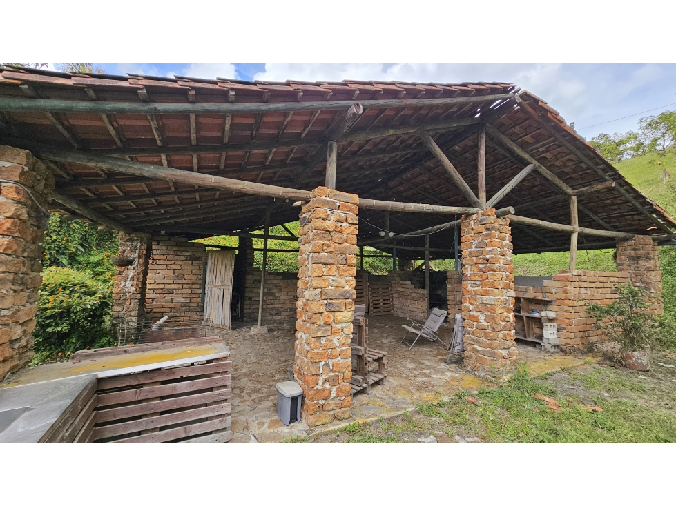 Venta finca en El Carmen de Viboral independiente con pesebreras — foto 5
