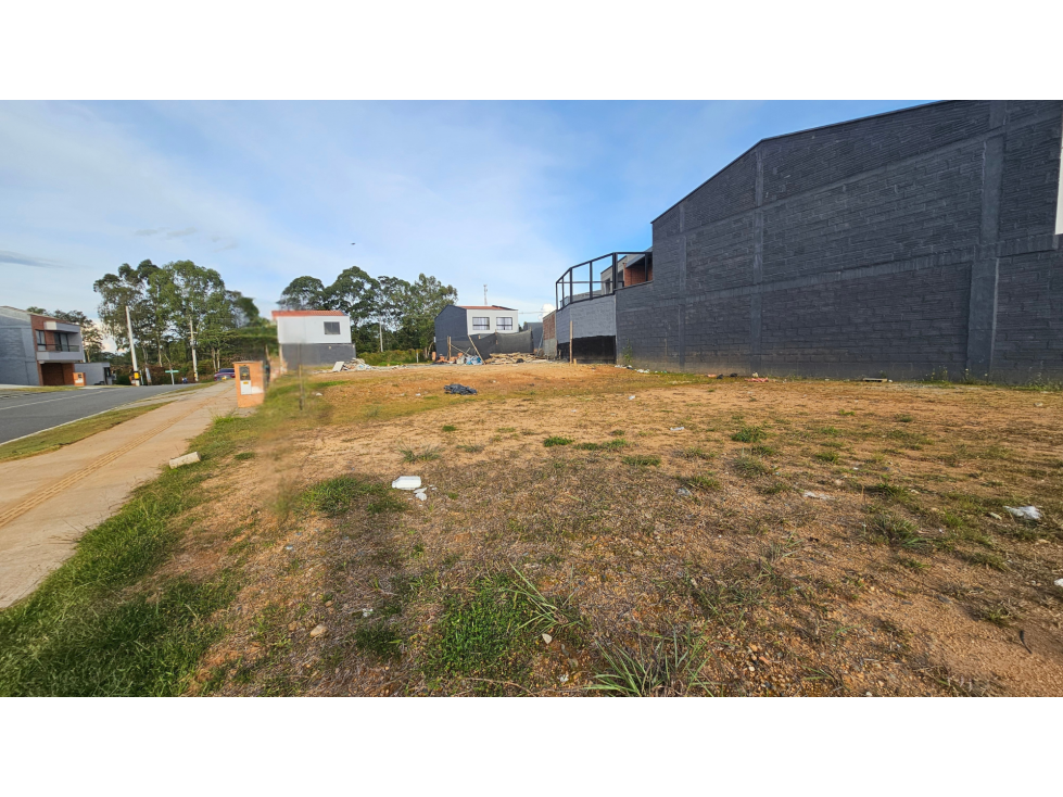 Venta lotes en Rionegro para construir vivienda de dos niveles