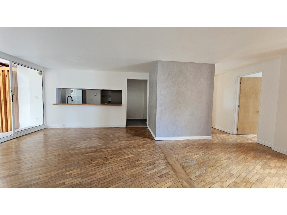 Venta apartamento en El Poblado, con terraza y para reformar — foto 5